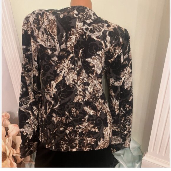 R Q T. Size S-M. Black brown white. Zip up. Corduroy Jacket. Long Sleeve. B123 - Picture 4 of 4